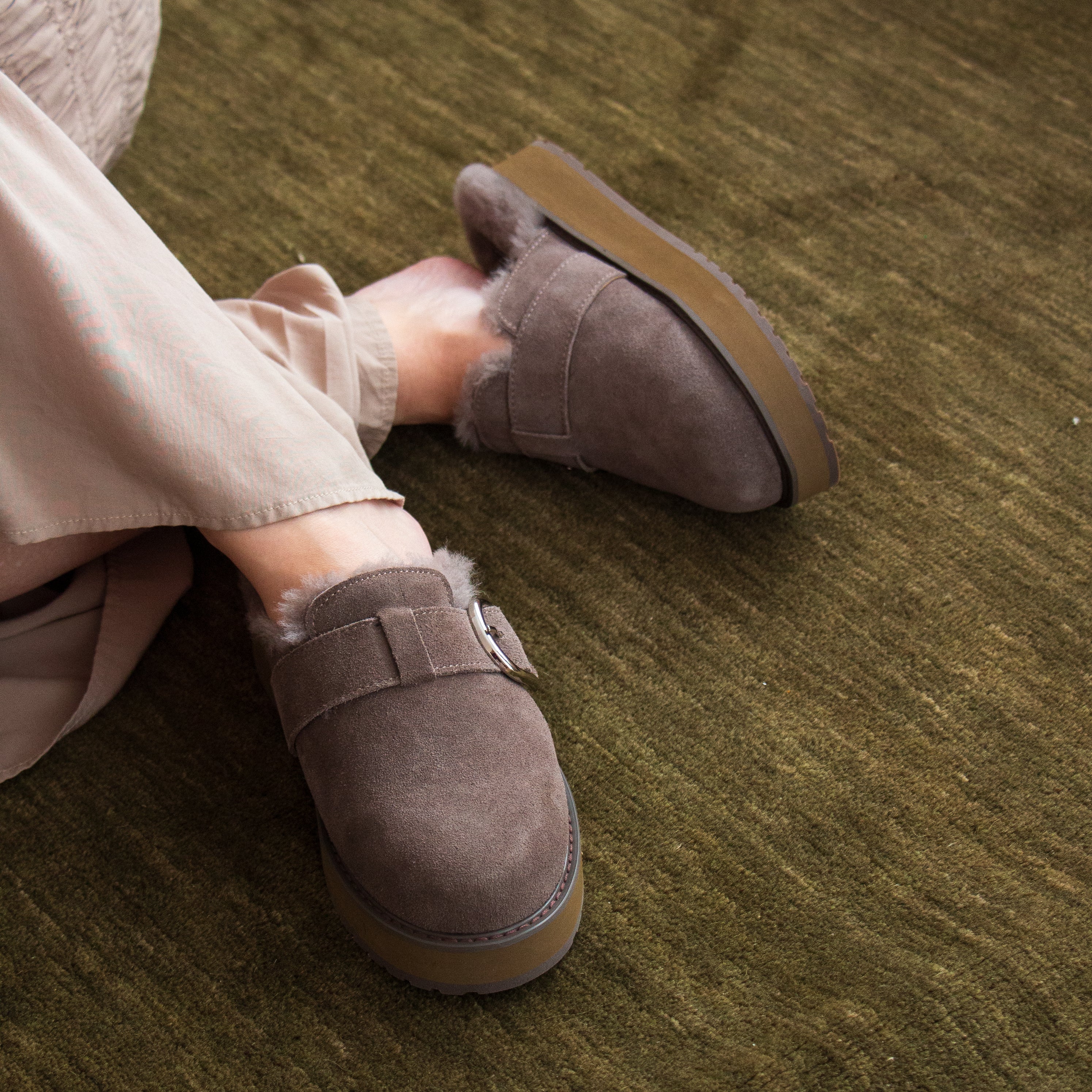 Adison Slipper - Smoke