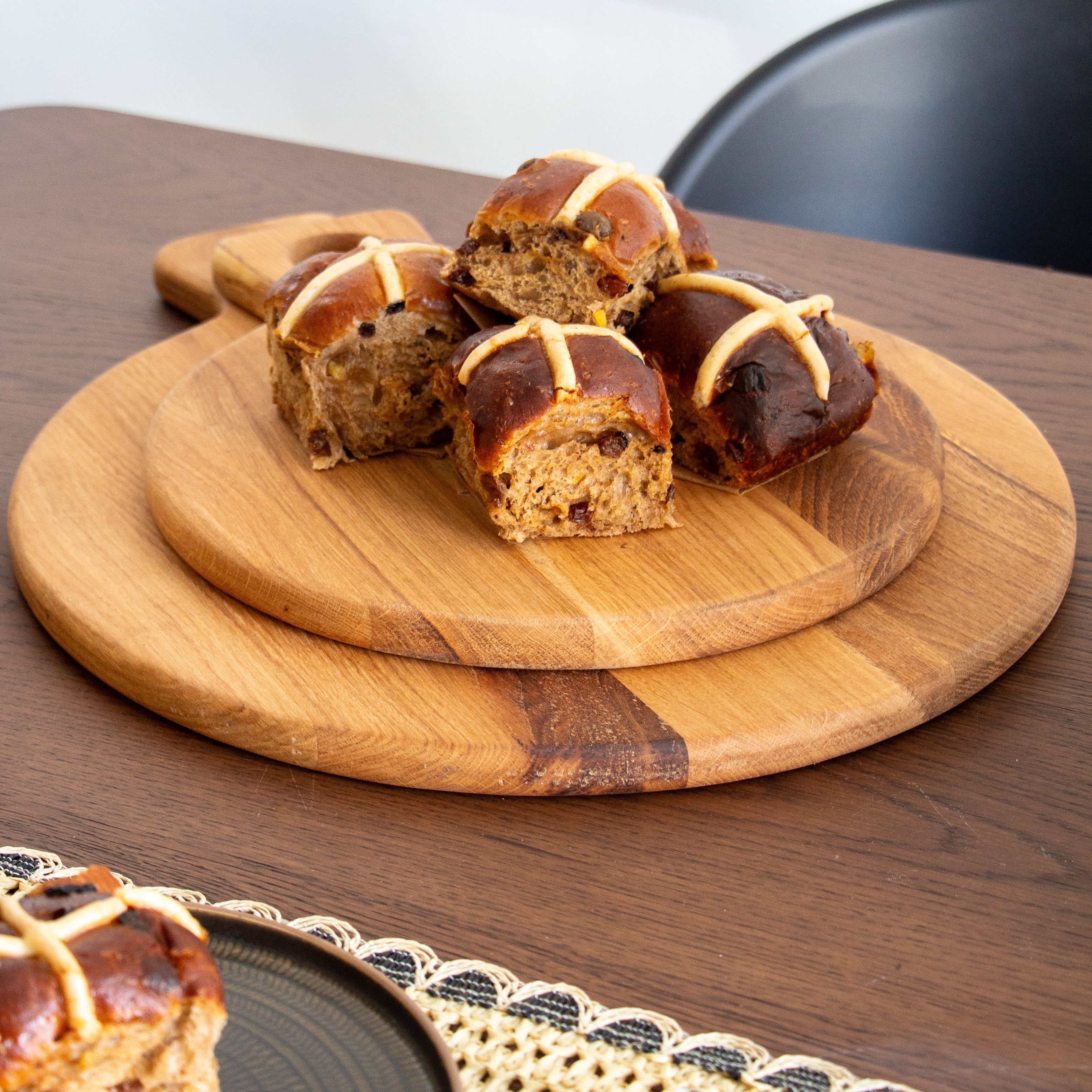 Oak Round Board with Handle - 38cm