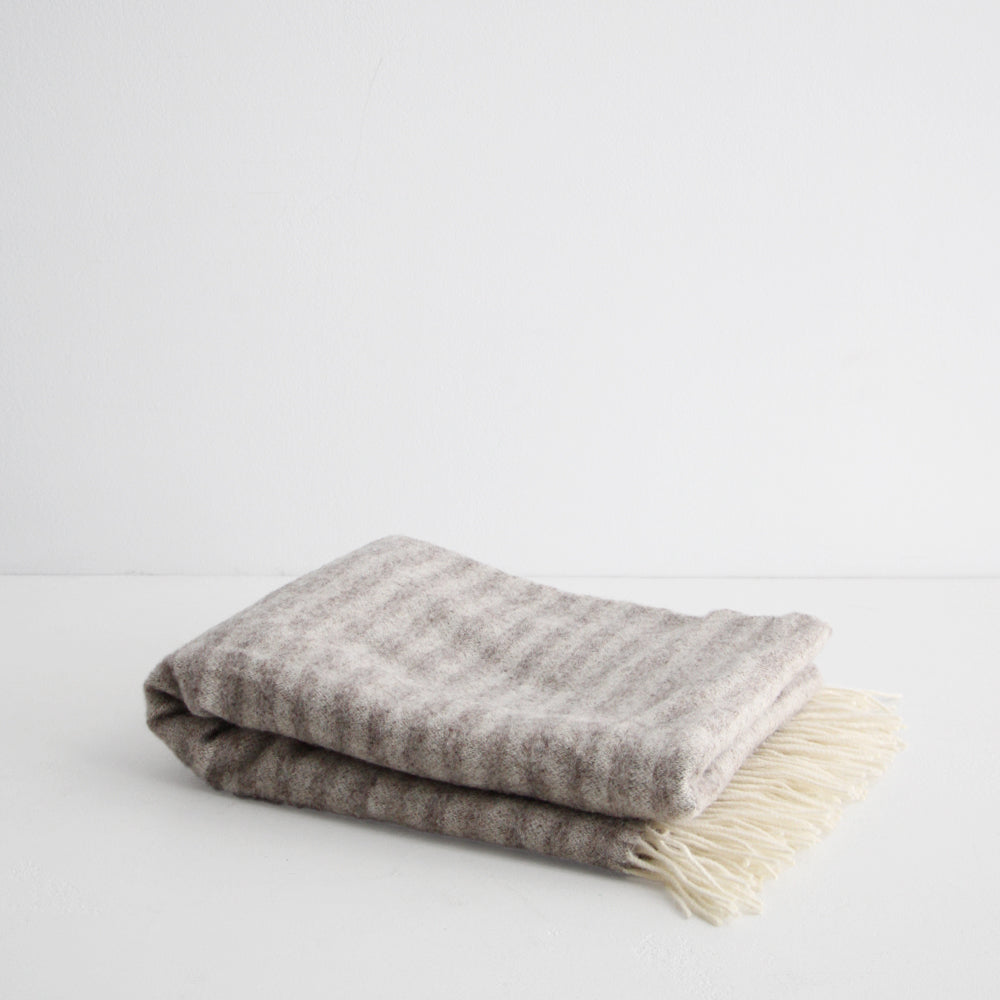 Noah Throw - Oatmeal