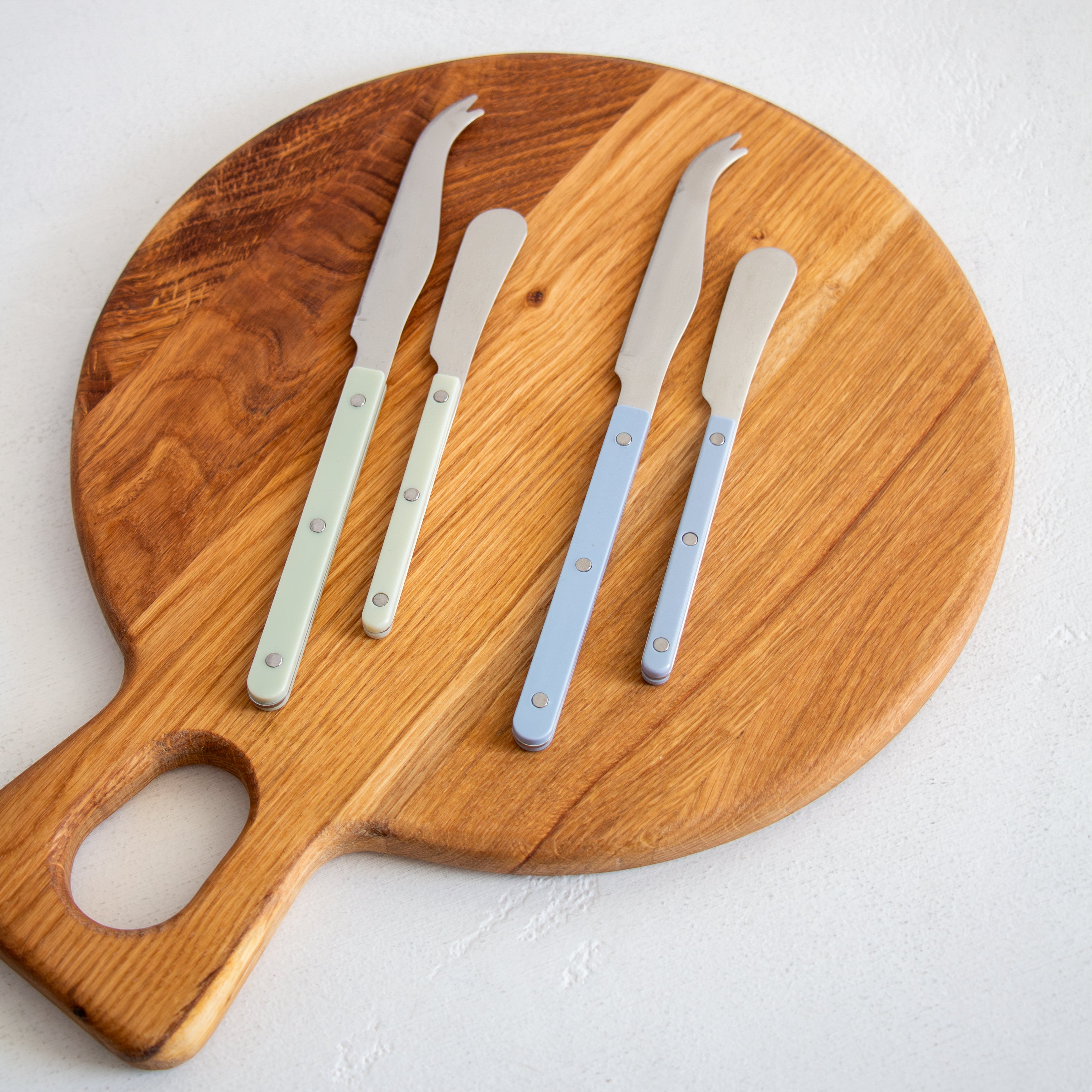 Oak Round Board with Handle - 48cm