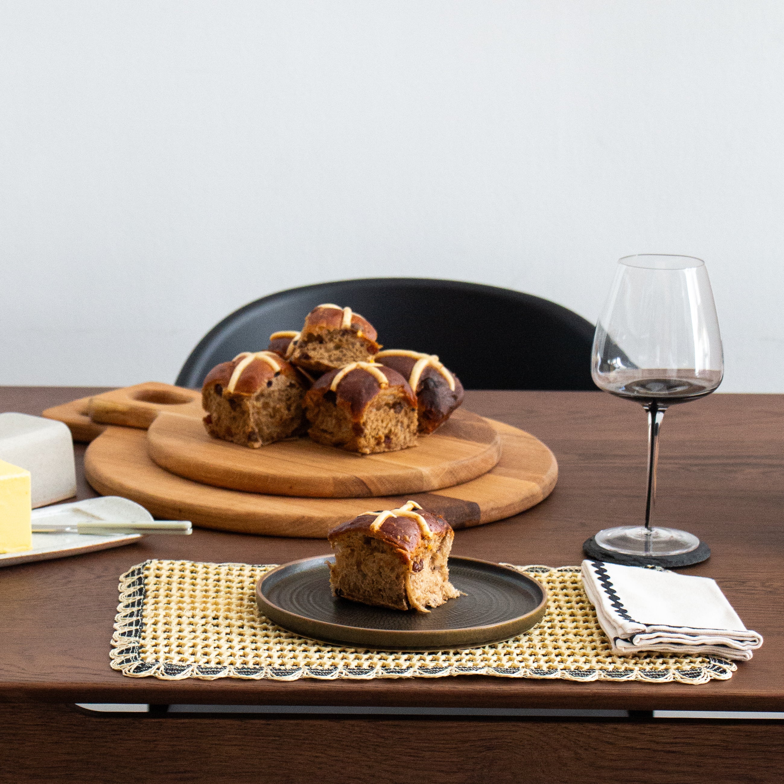 Oak Round Board with Handle - 48cm