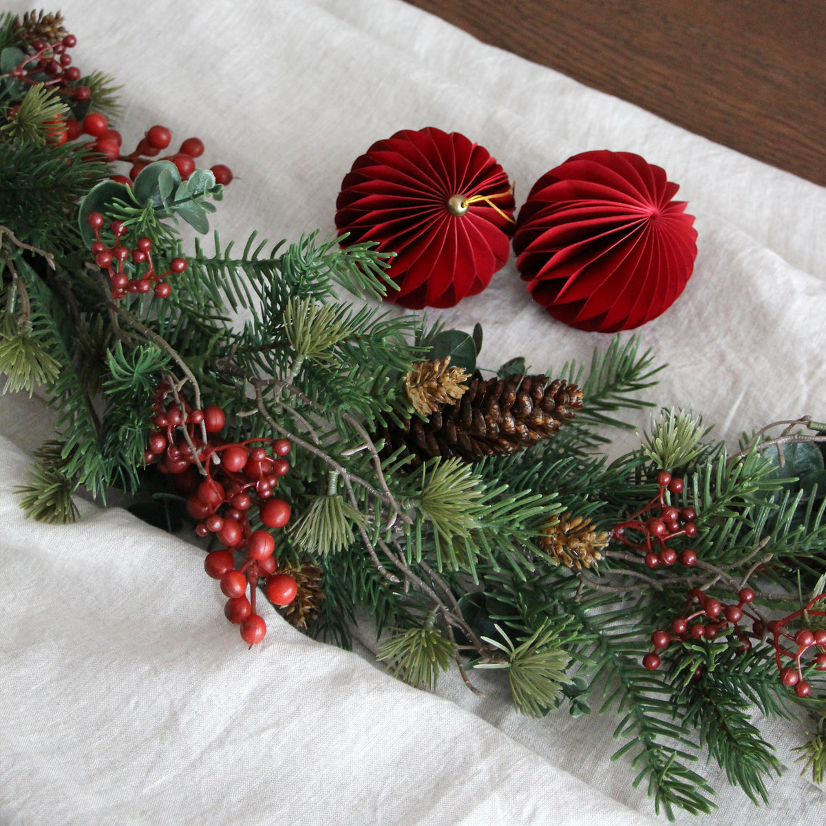 Woodland Berry & Pinecone Garland