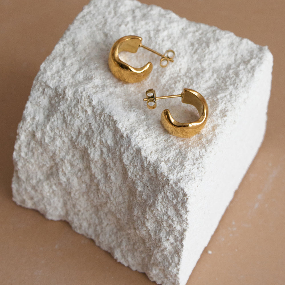 Organic Huggie Earring - Gold
