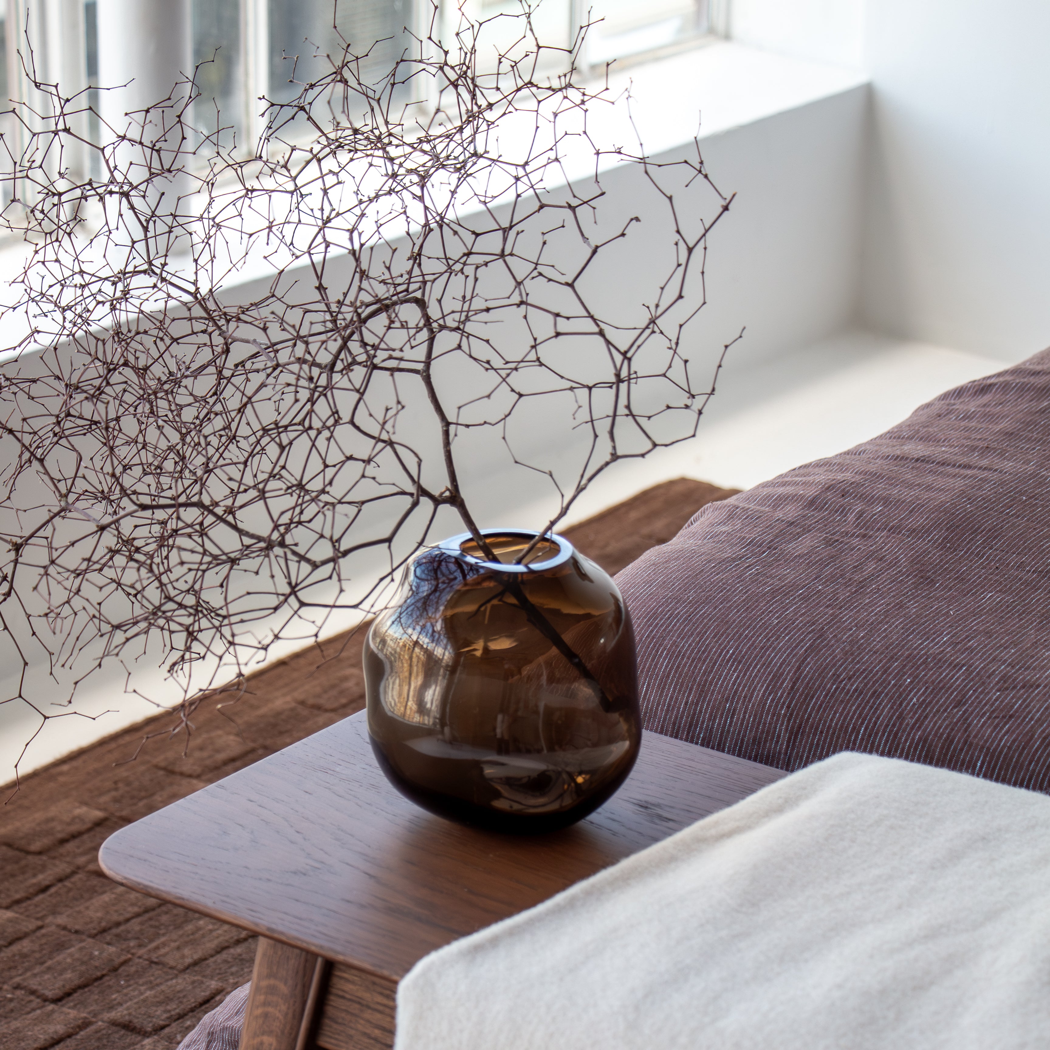 Mila Forma, Brown - Small