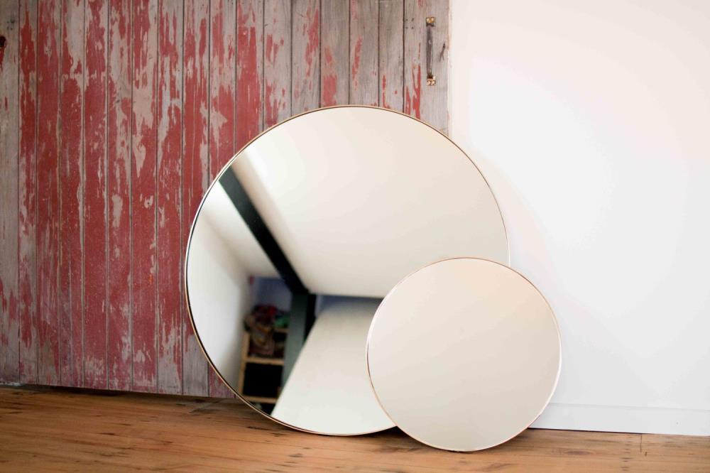 Round Outline Mirror 900mm - Brass